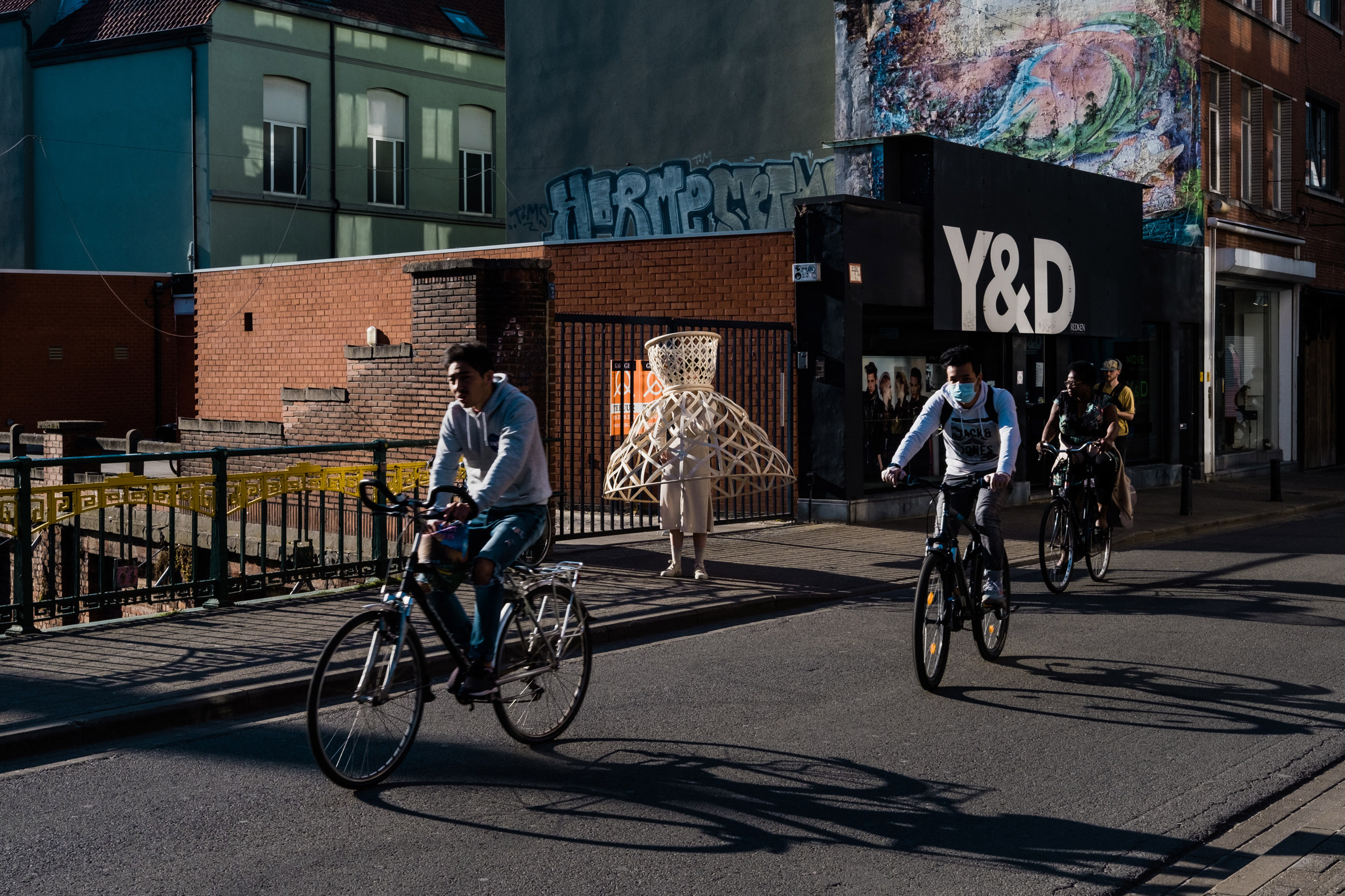 Wearable ，Rattan cage，epidemic situation，social contact，