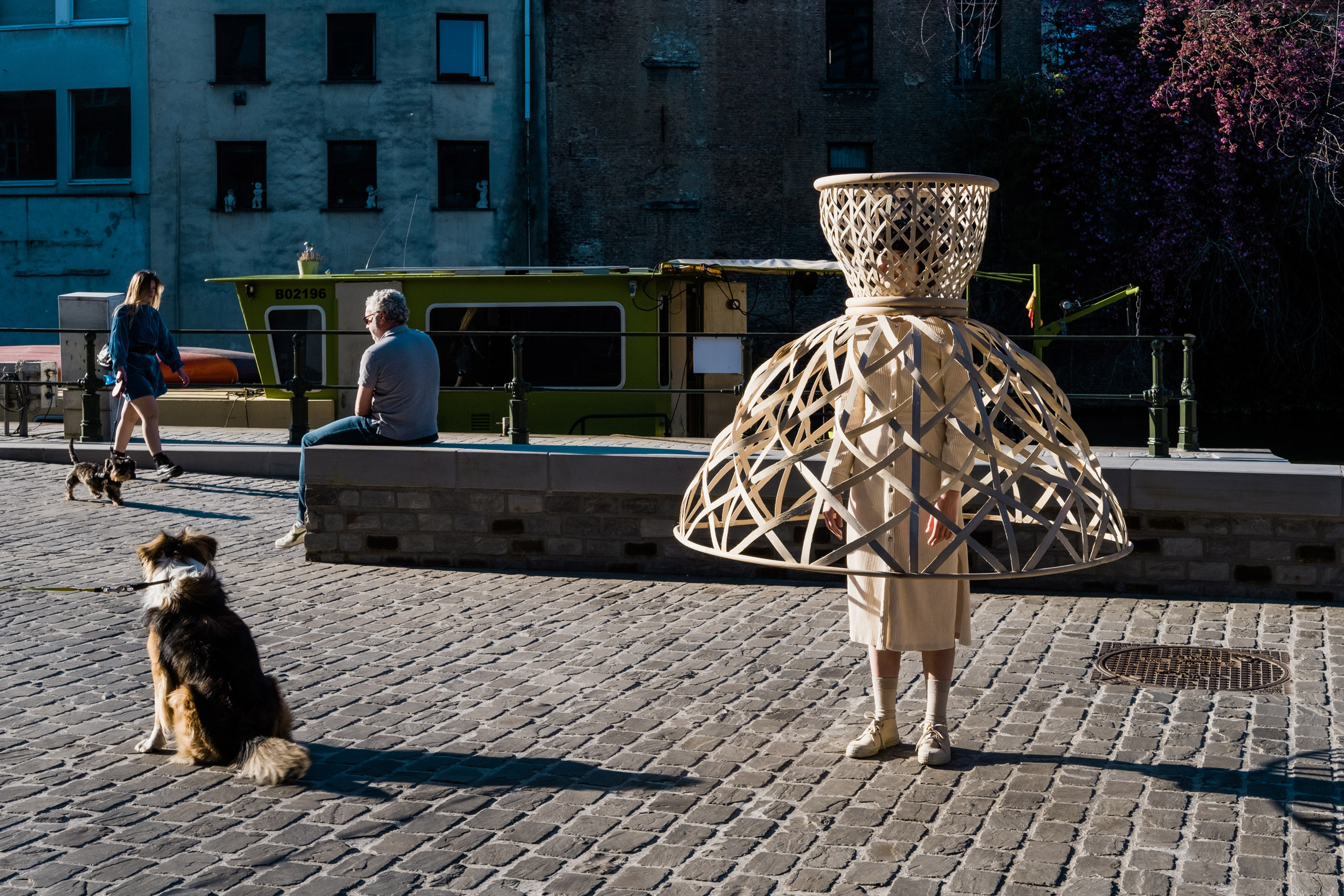 Wearable ，Rattan cage，epidemic situation，social contact，