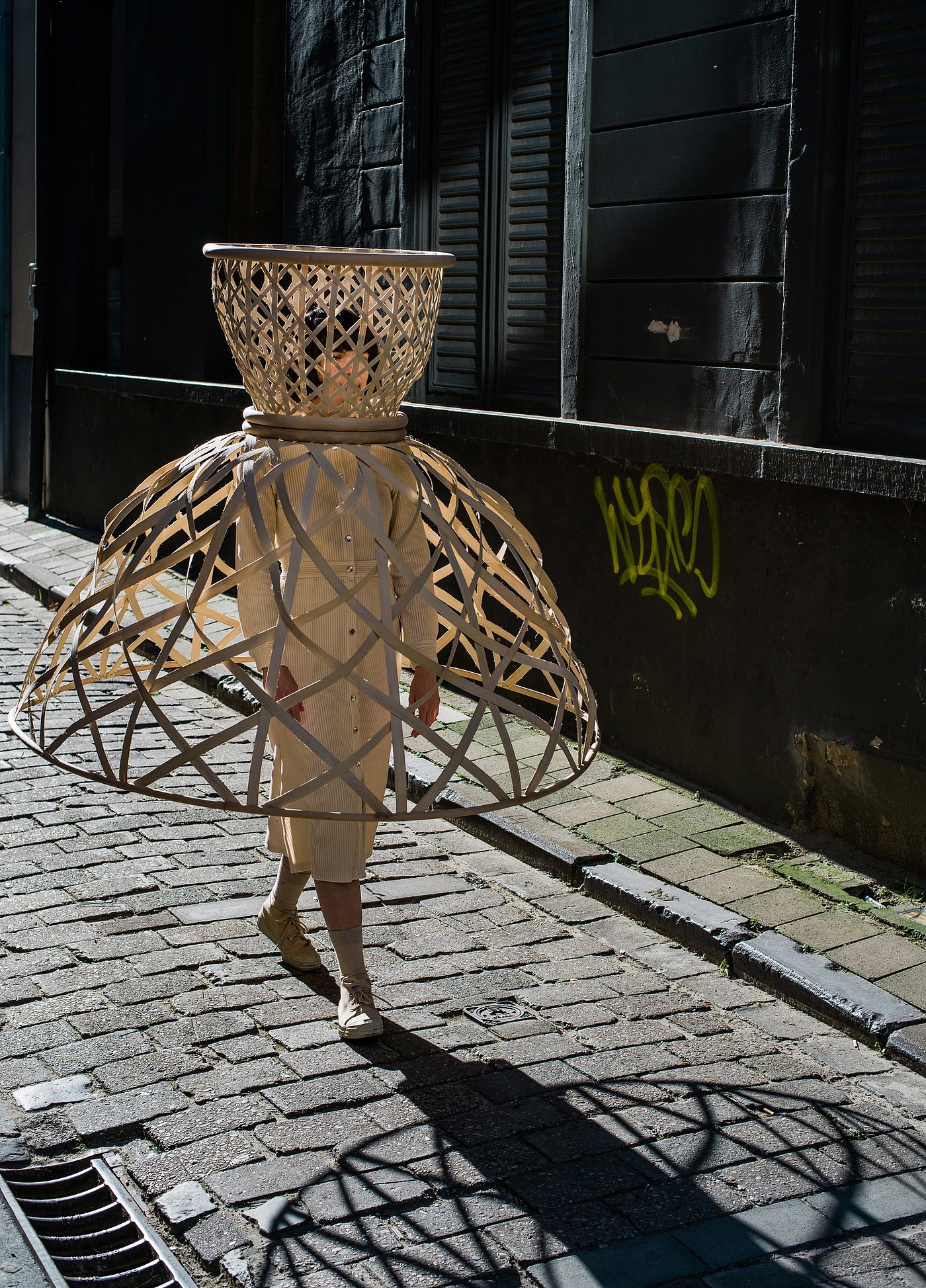 Wearable ，Rattan cage，epidemic situation，social contact，
