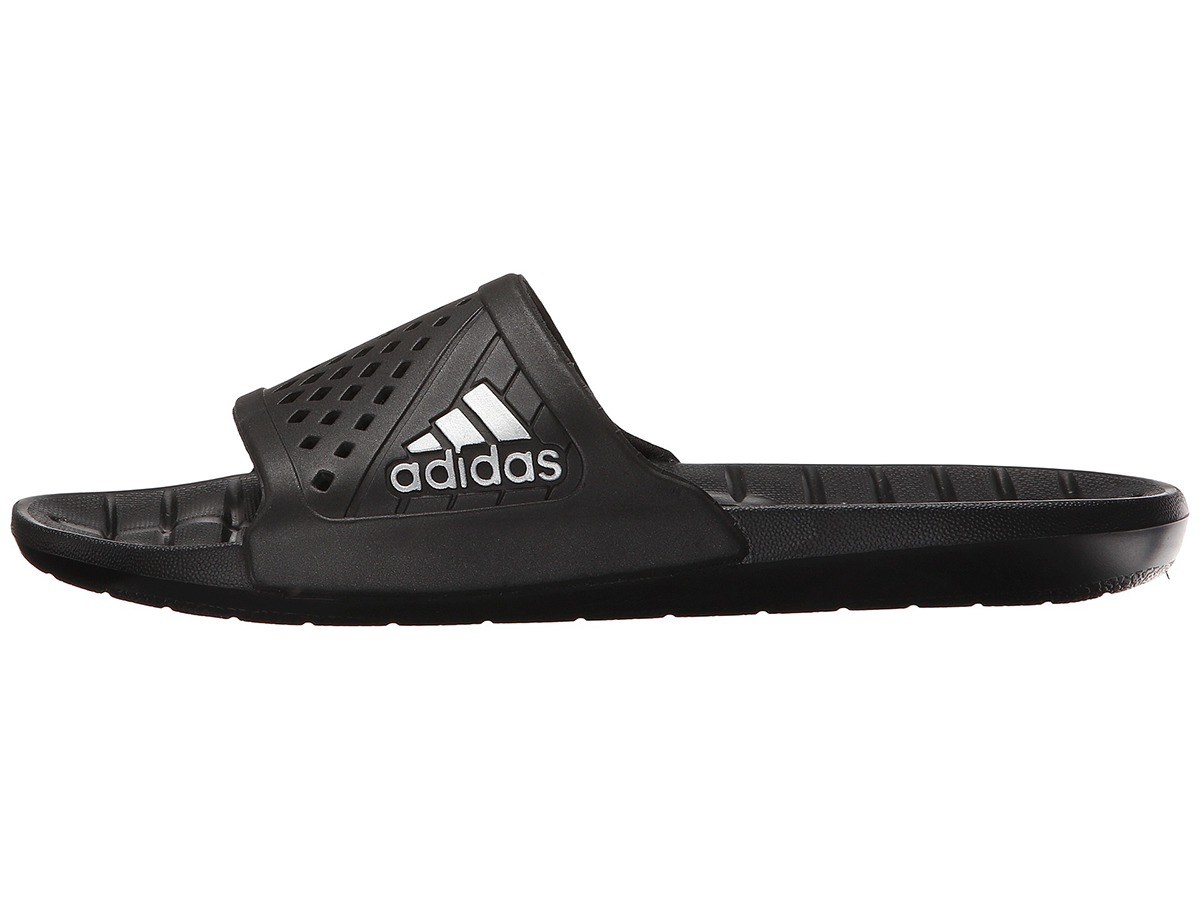 Outdoor design，motion，comfortable，product design，slipper，Hand drawn，