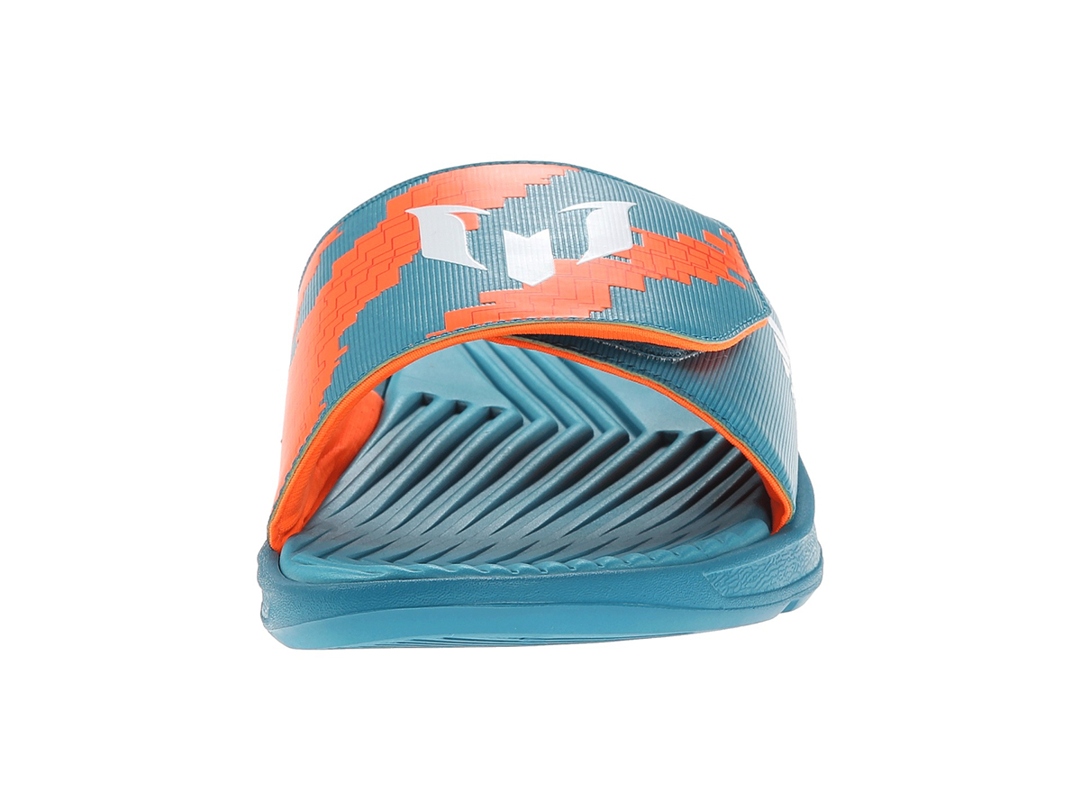 Outdoor design，motion，comfortable，product design，slipper，Hand drawn，