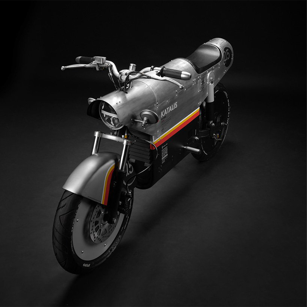 Electric vehicle，fighter，World War II，Futurist，