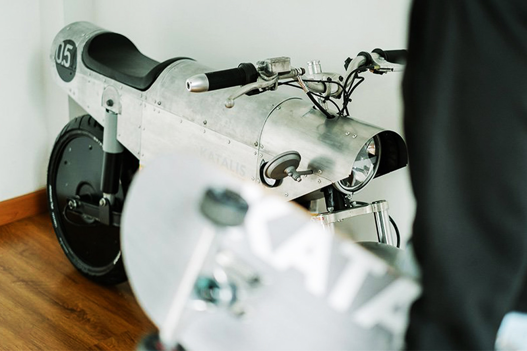 Electric vehicle，fighter，World War II，Futurist，