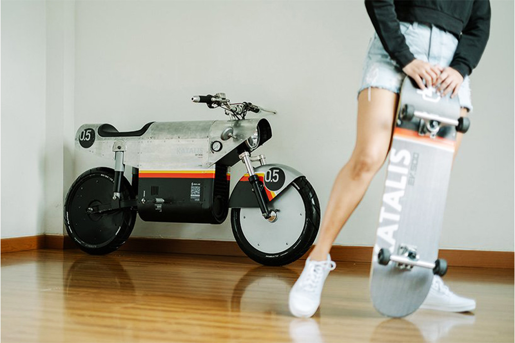 Electric vehicle，fighter，World War II，Futurist，