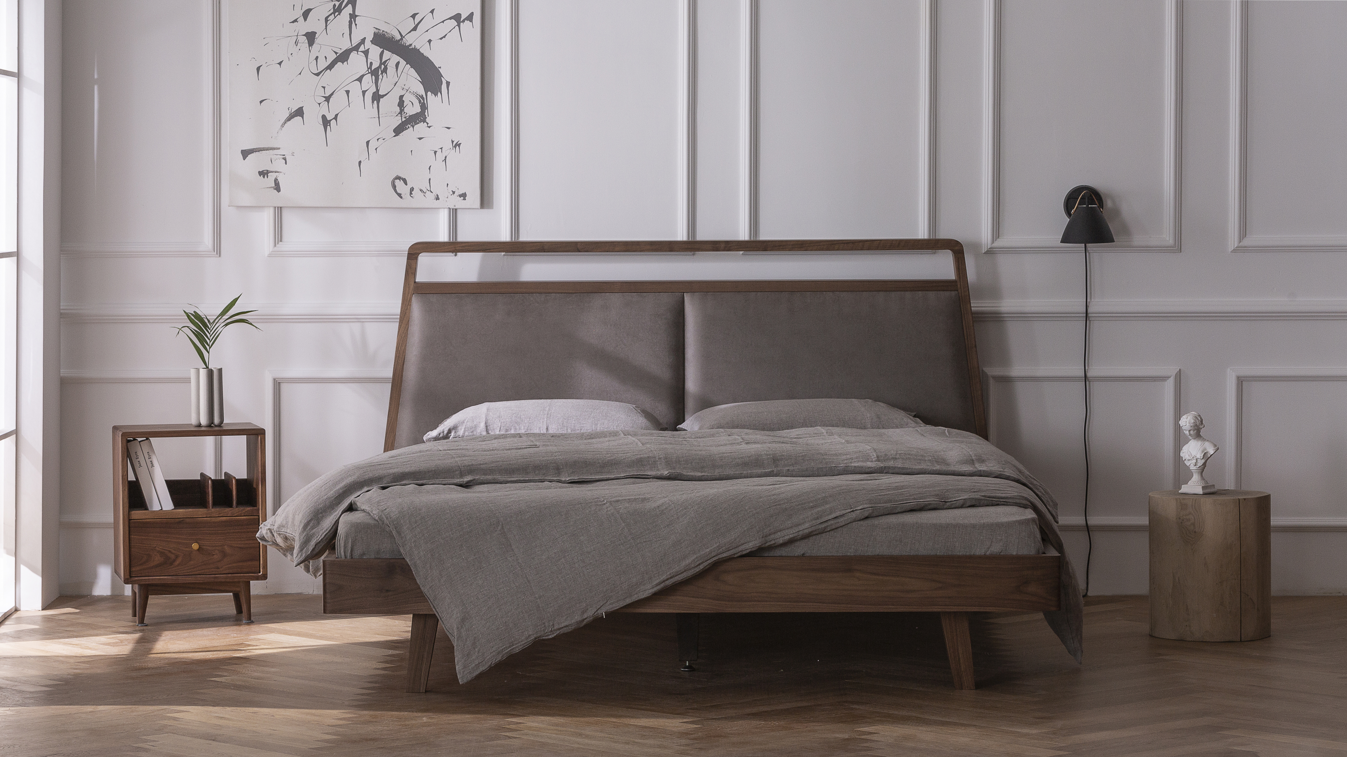 Furniture designer Ren Mengying，