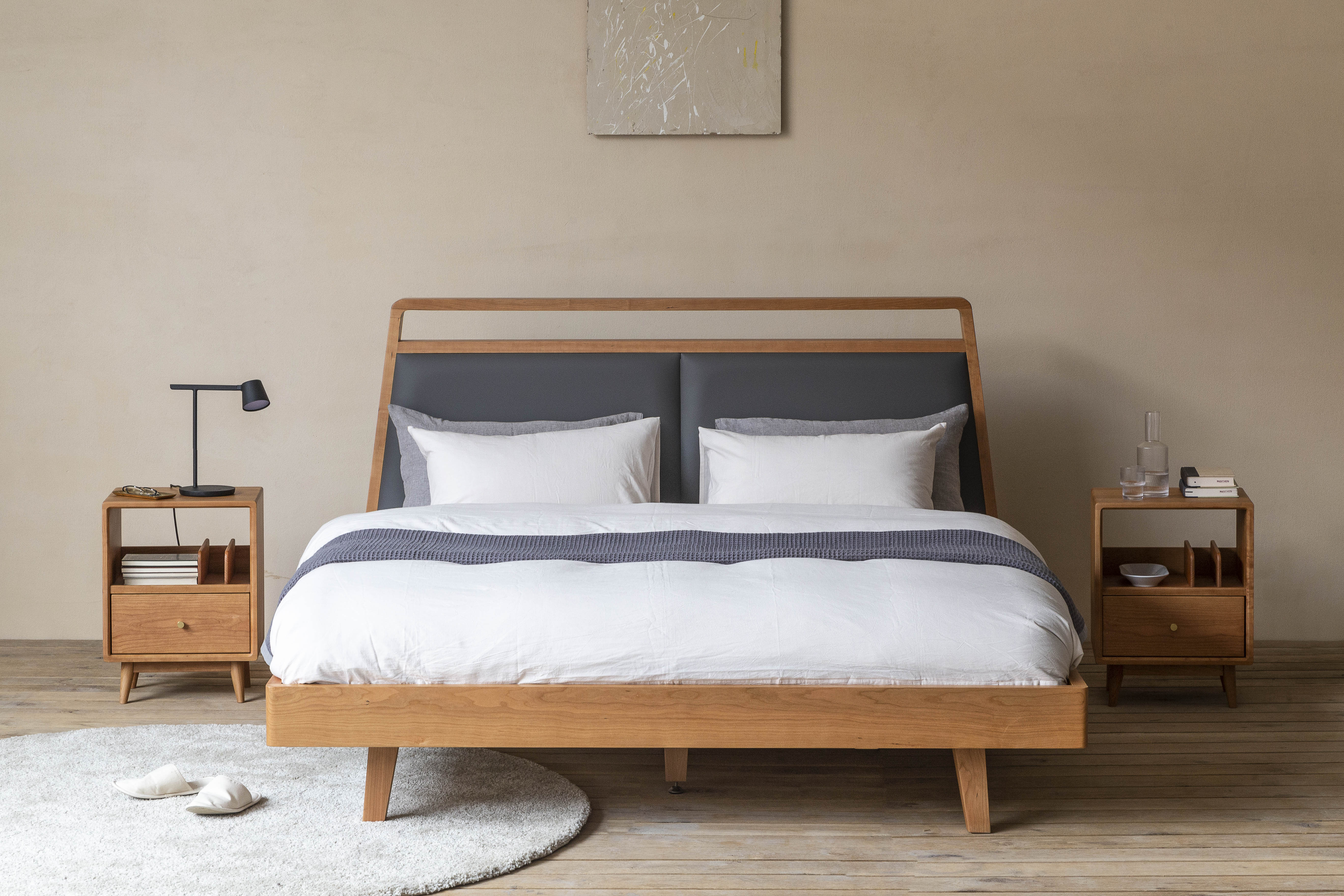 Furniture designer Ren Mengying，