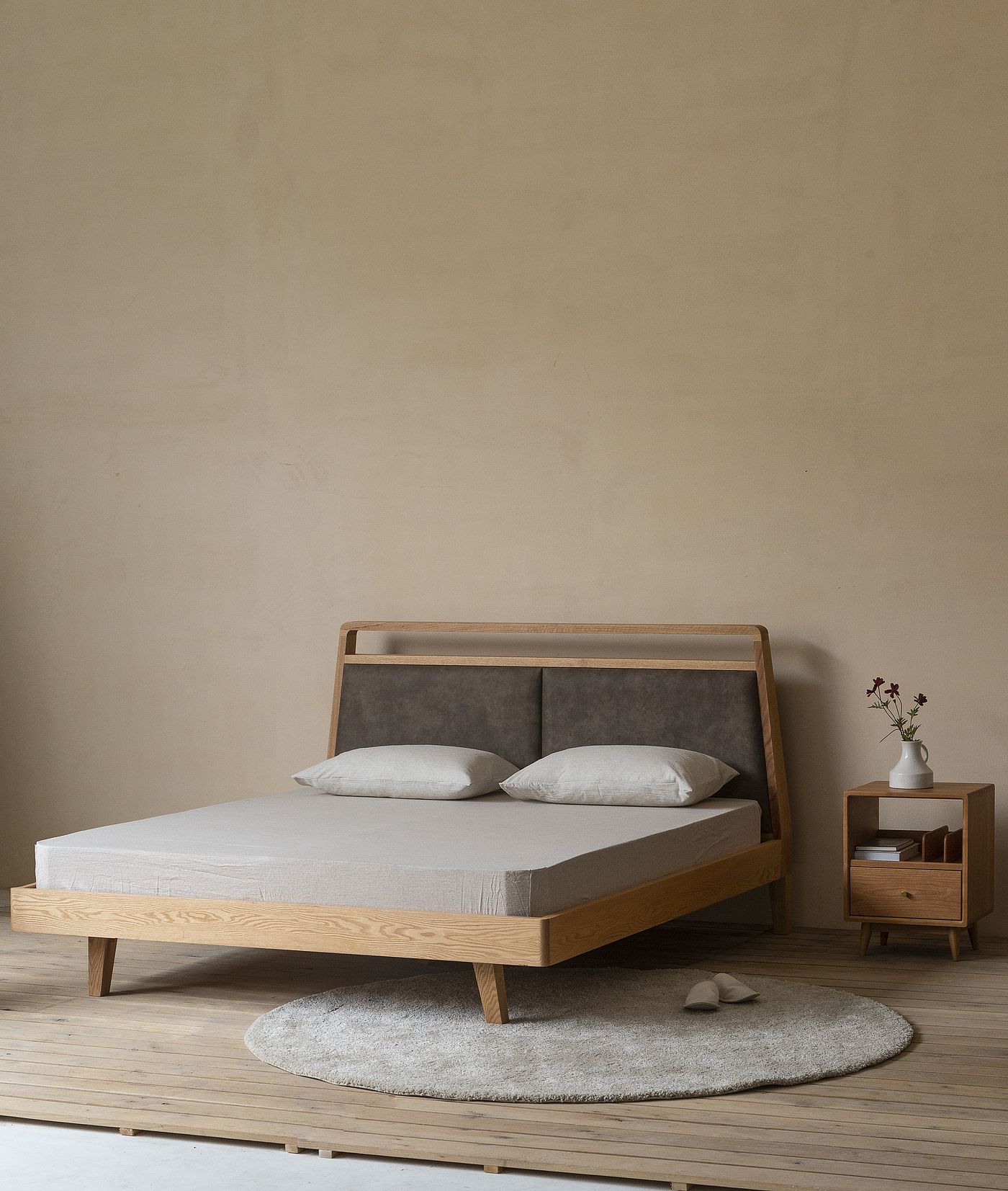 Furniture designer Ren Mengying，