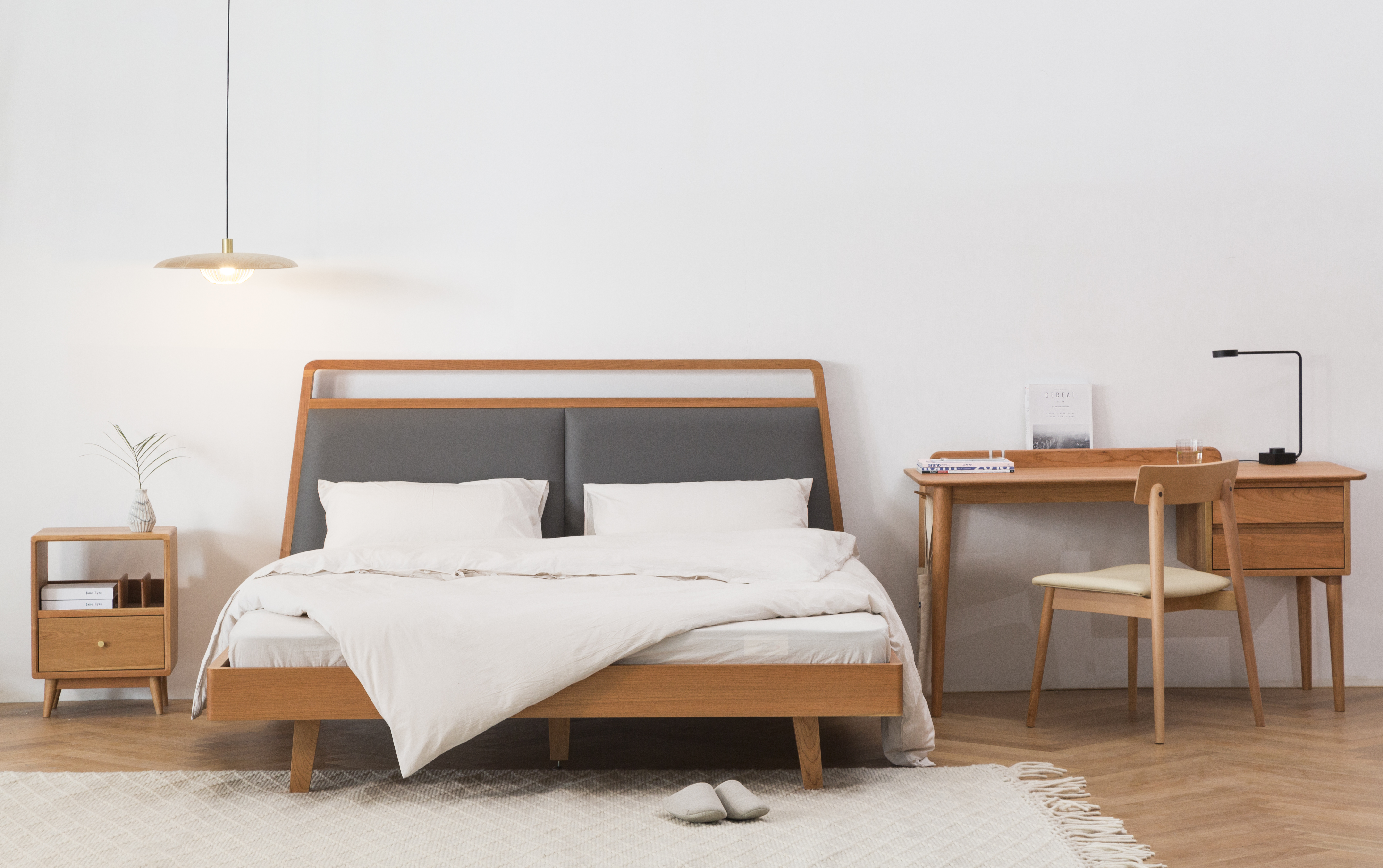 Furniture designer Ren Mengying，