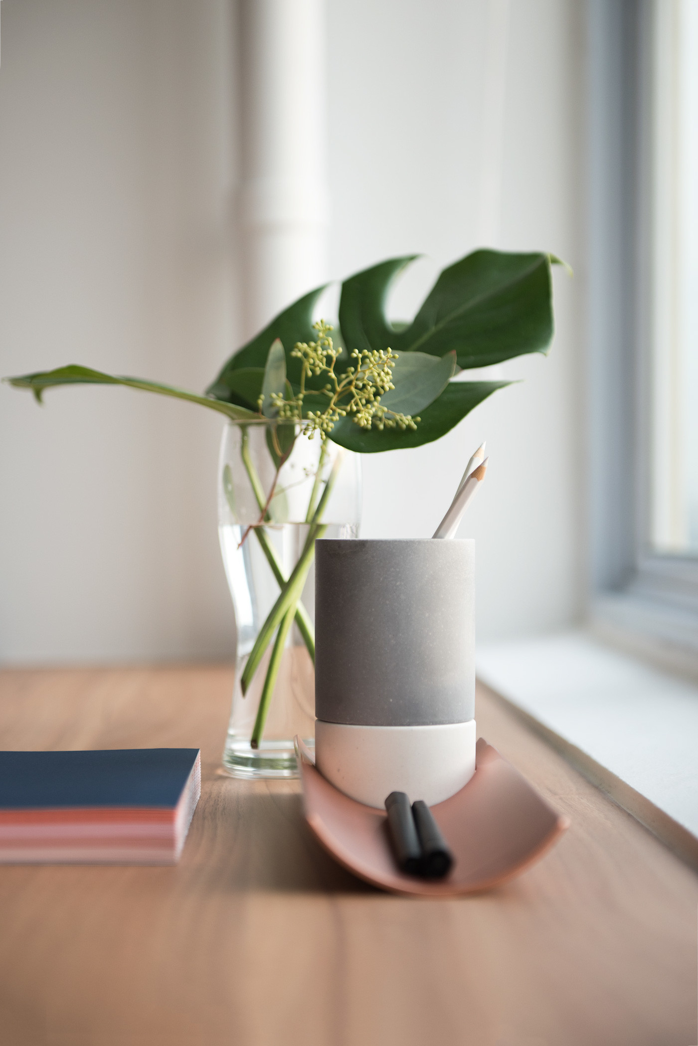 to work in an office，tilt，Design，Stationery，concept，