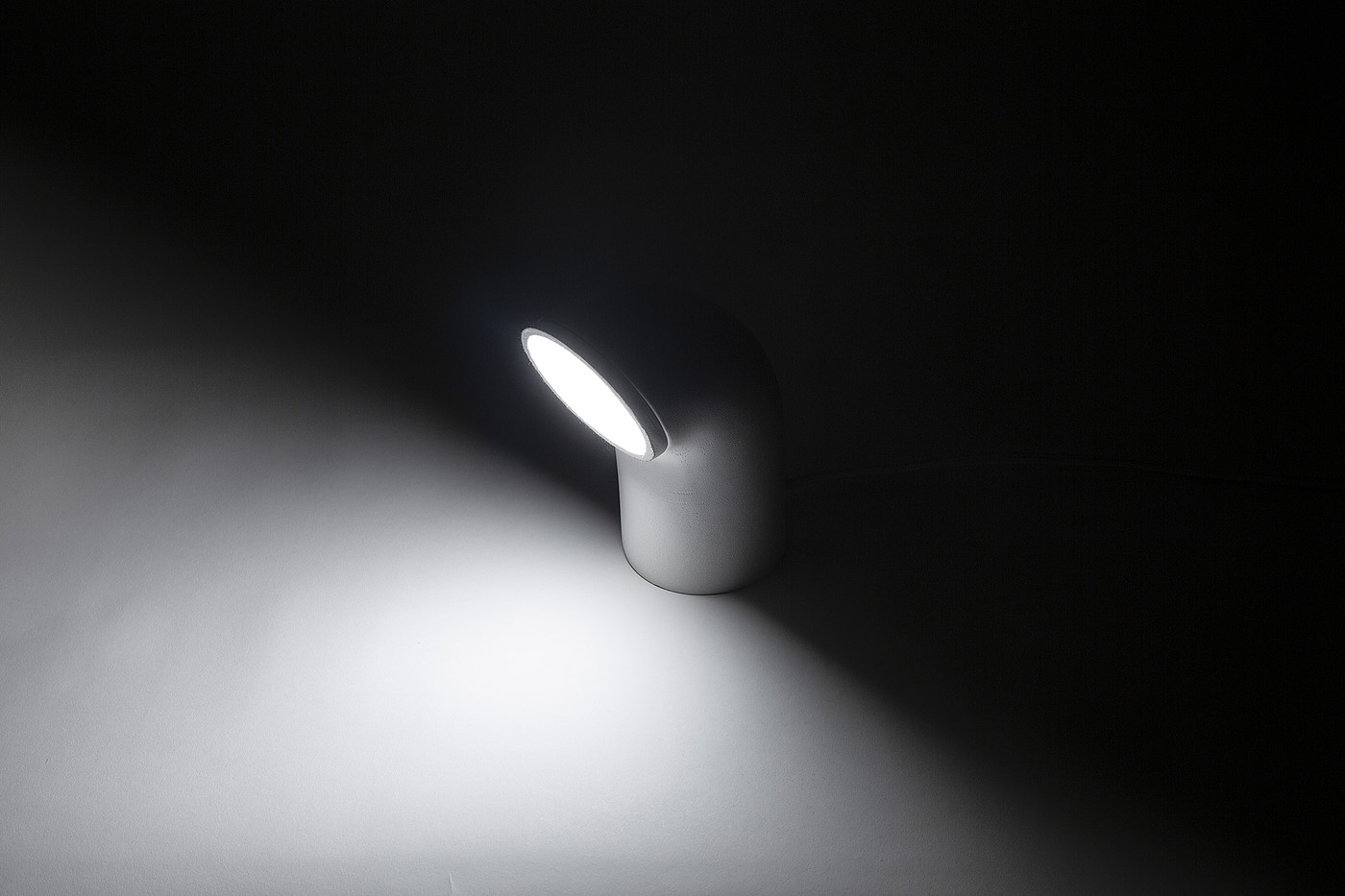 lamps and lanterns，Desk lamp，Clear darkness，boundary，