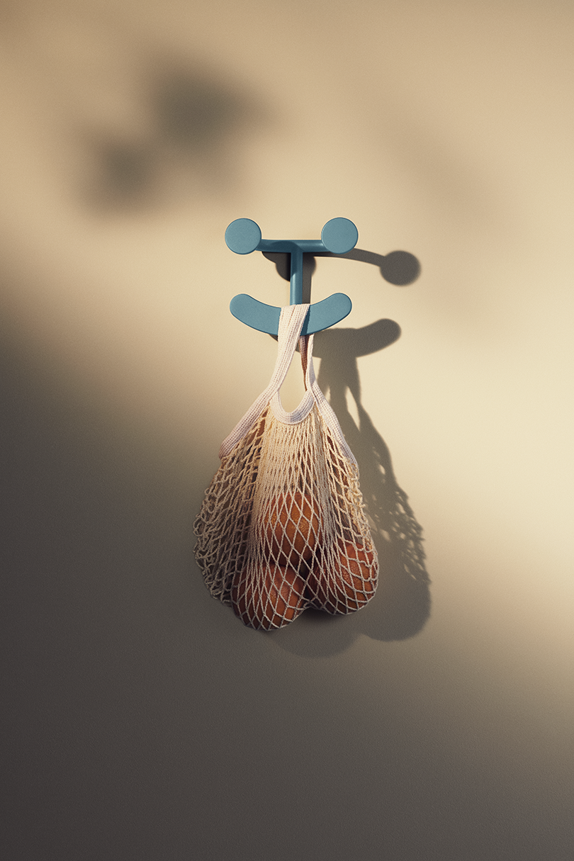 vase，Wall hanging，smiling face，