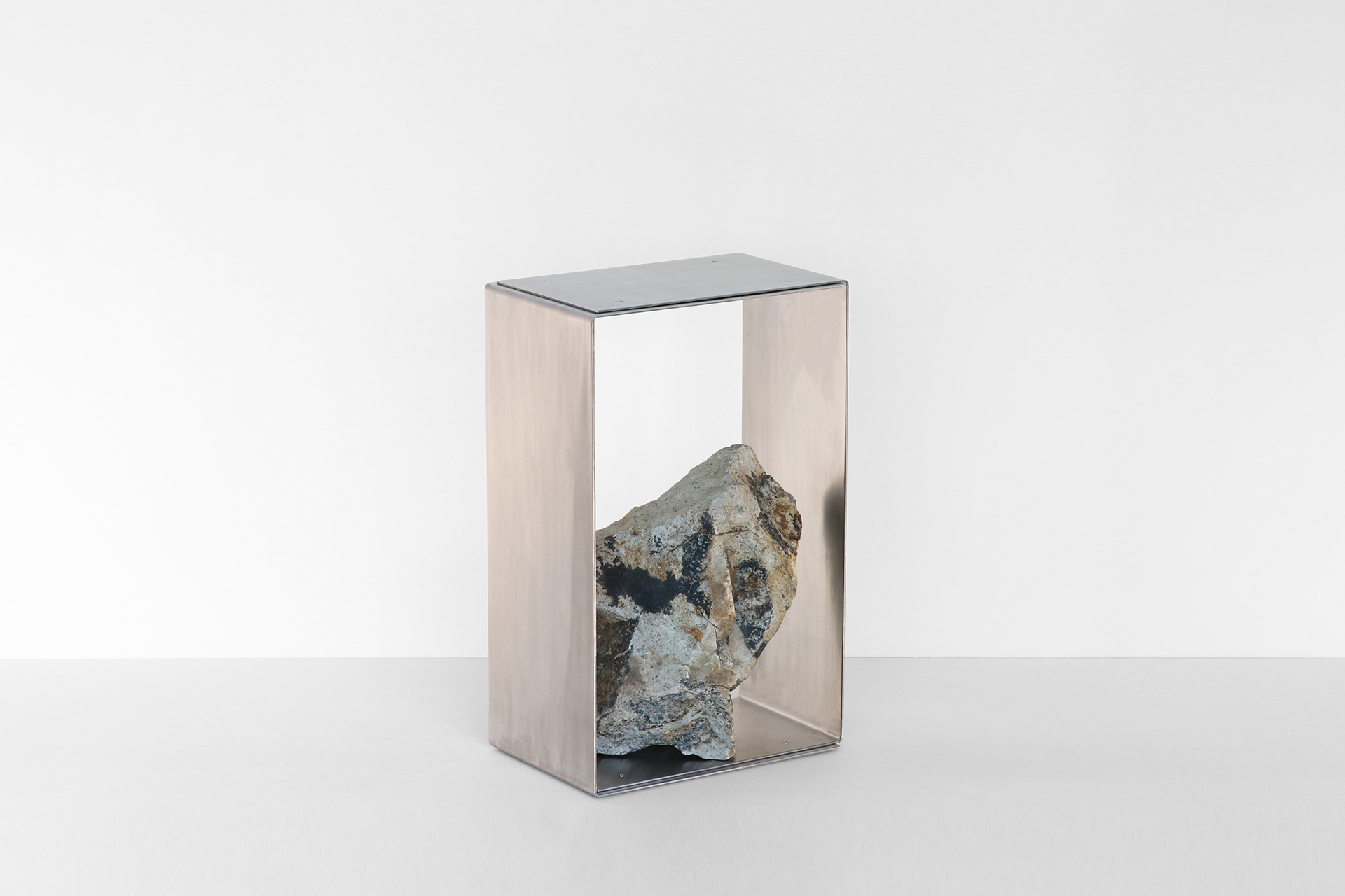 stone，chair，Table，lamp，mirror，