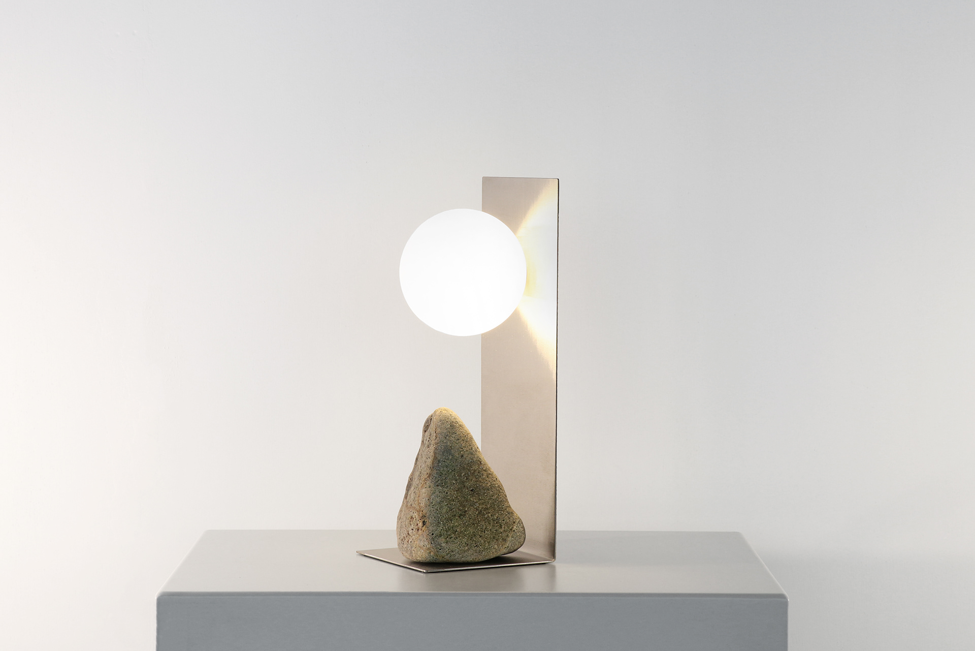 stone，chair，Table，lamp，mirror，
