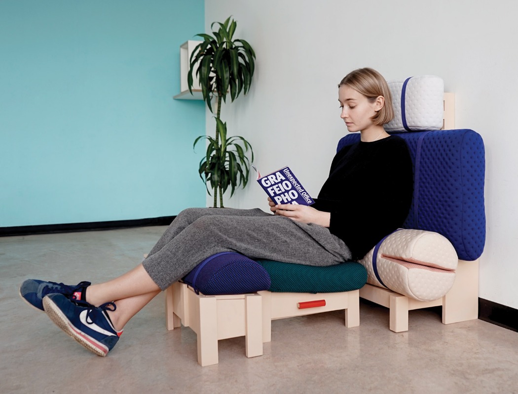 nasa，Zero gravity，to work in an office，Table，