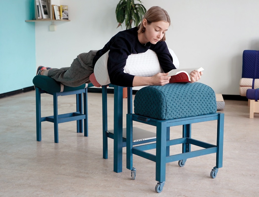 nasa，Zero gravity，to work in an office，Table，