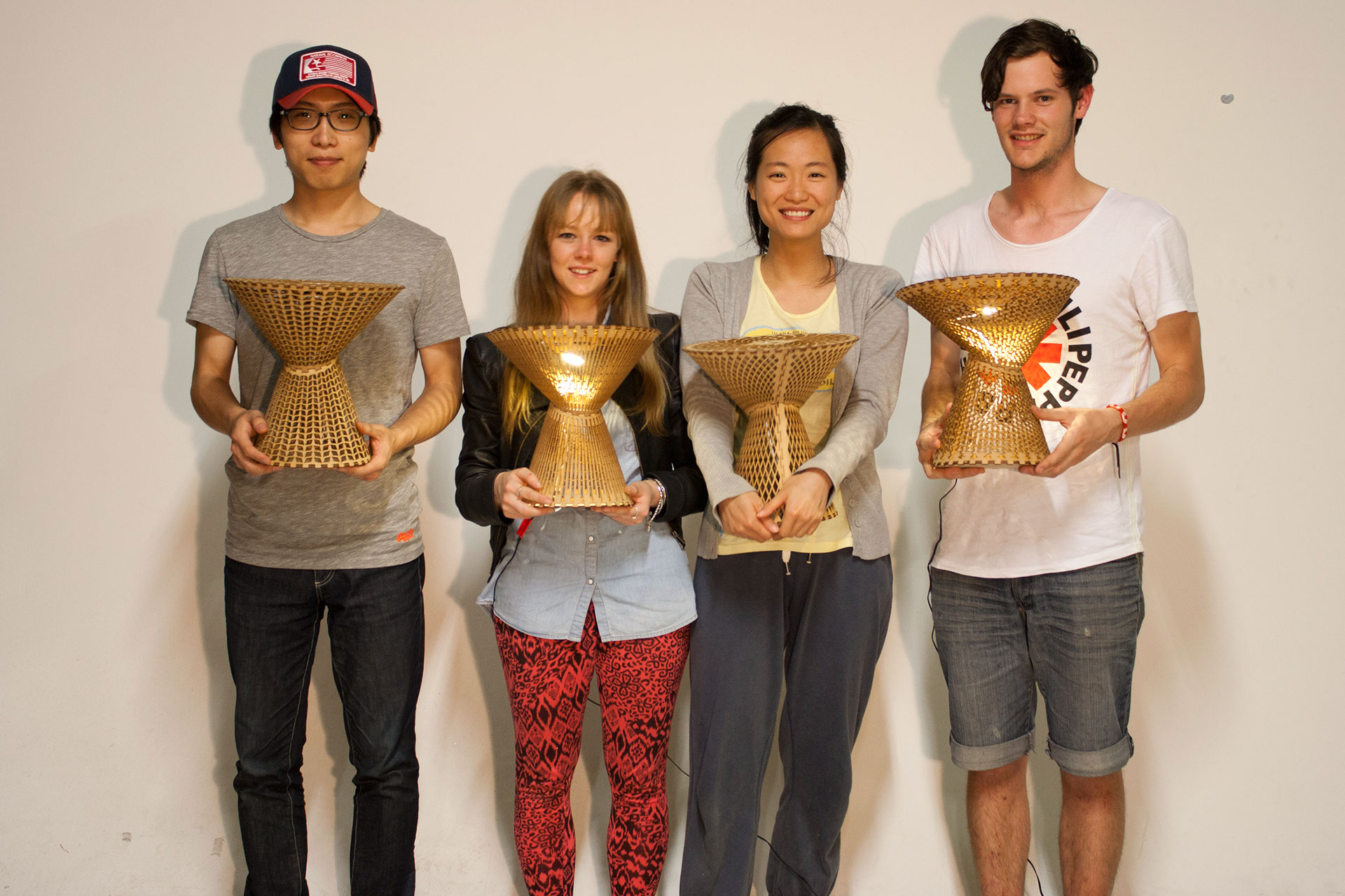 Desk lamp，Slit，bend，Medium density fiberboard，