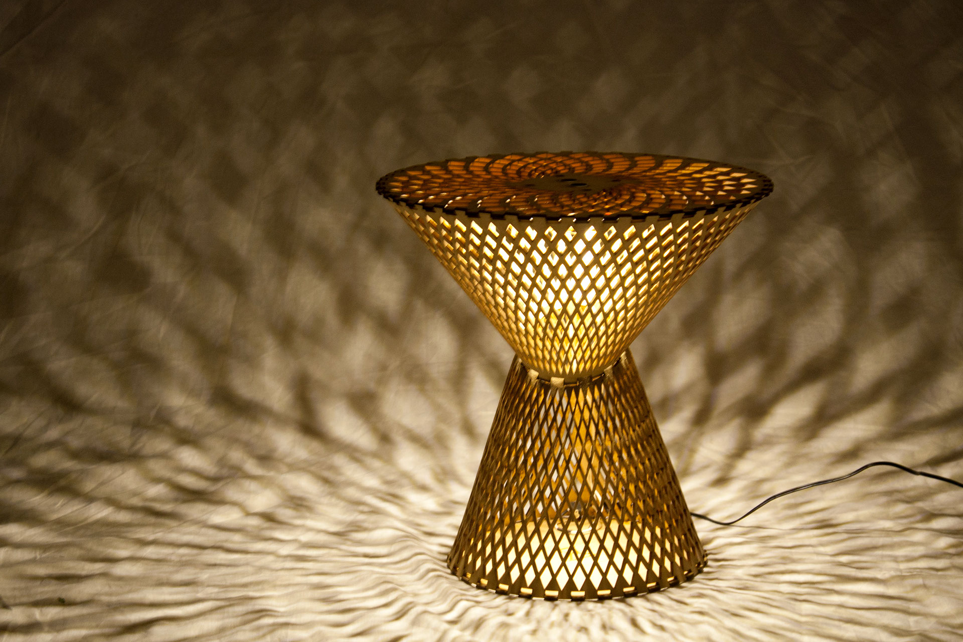 Desk lamp，Slit，bend，Medium density fiberboard，