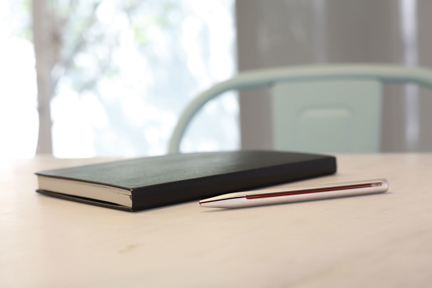 to work in an office，product design，sign，