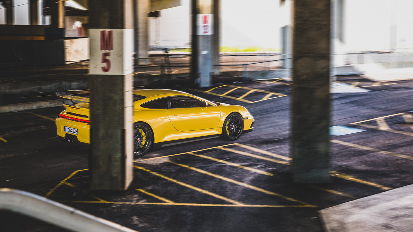 Sports car，Porsche，Render，conceptual design，gules，