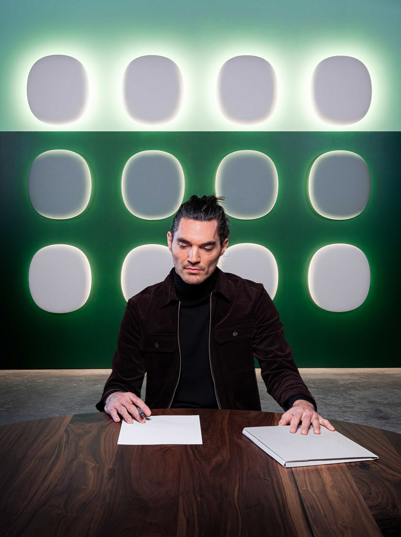 a chandelier，tulips，BLOSSOM - Bogaerts，