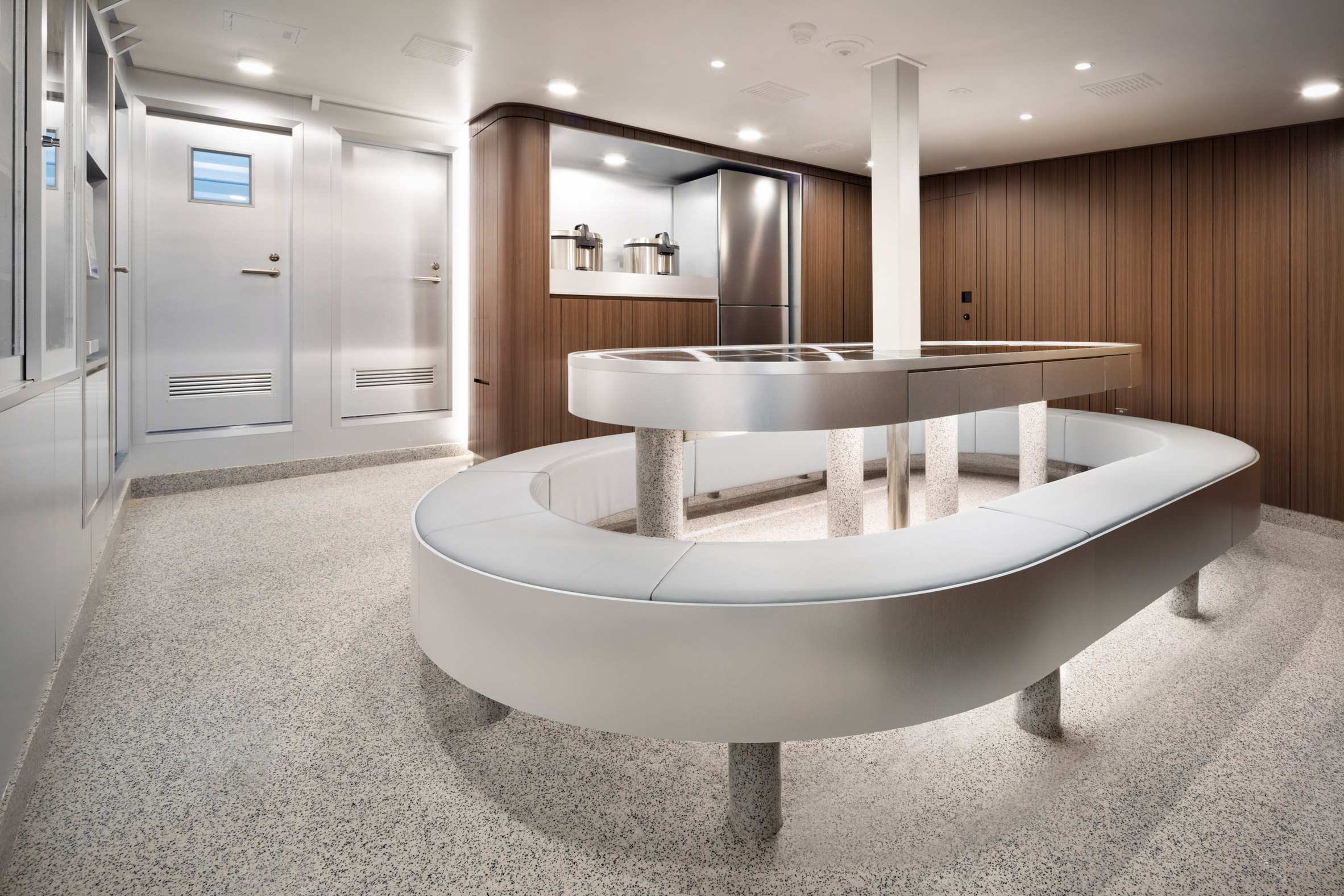 Longline tuna fishing vessel，ship，white，Shofukumaru，