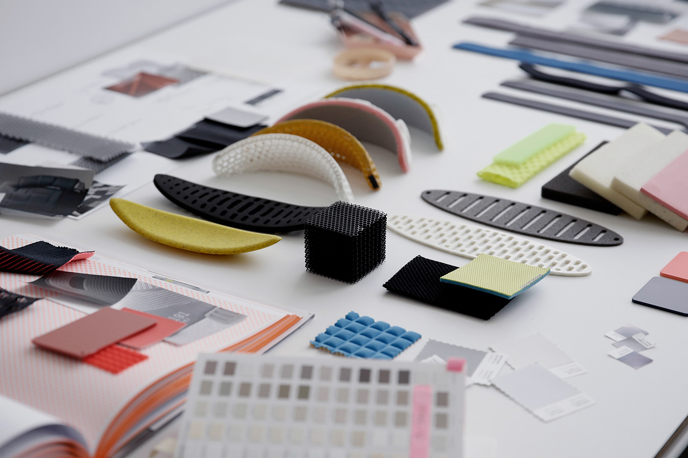 fictitious，interactive，Microsoft，black，three-dimensional，