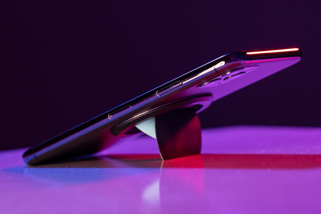 Mobile phone bracket，magnetic，convenient，elastic，