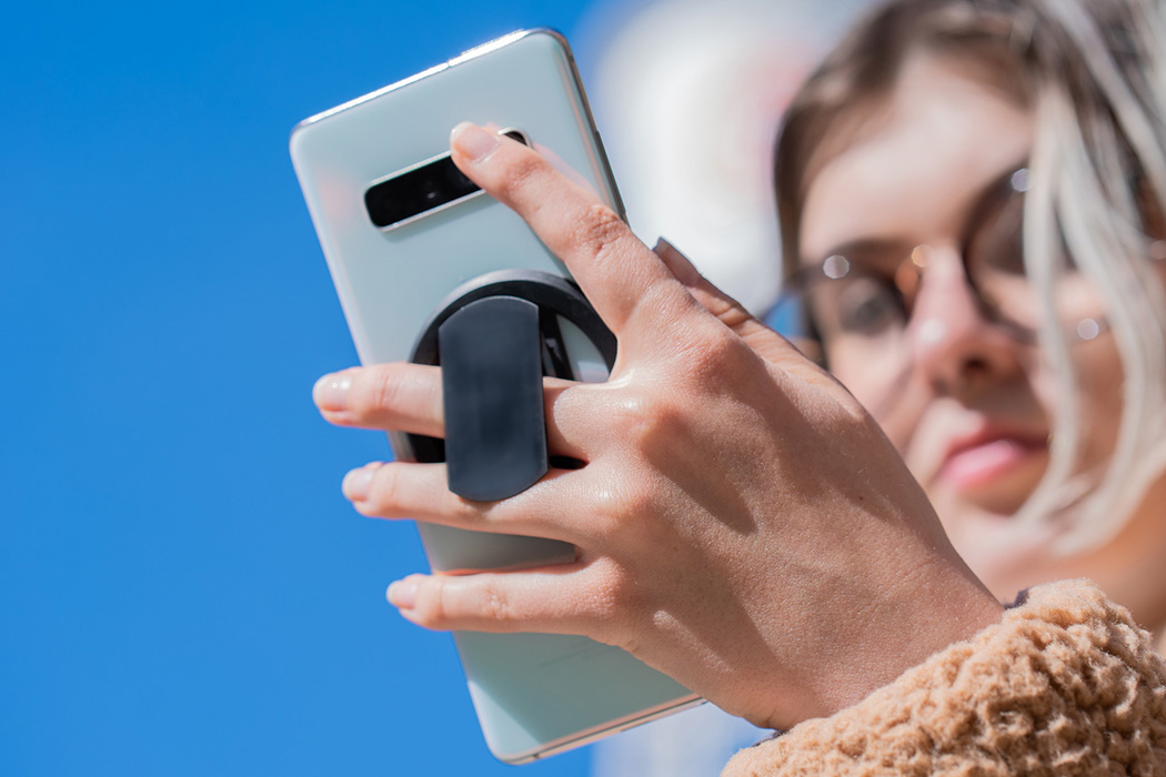 Mobile phone bracket，magnetic，convenient，elastic，