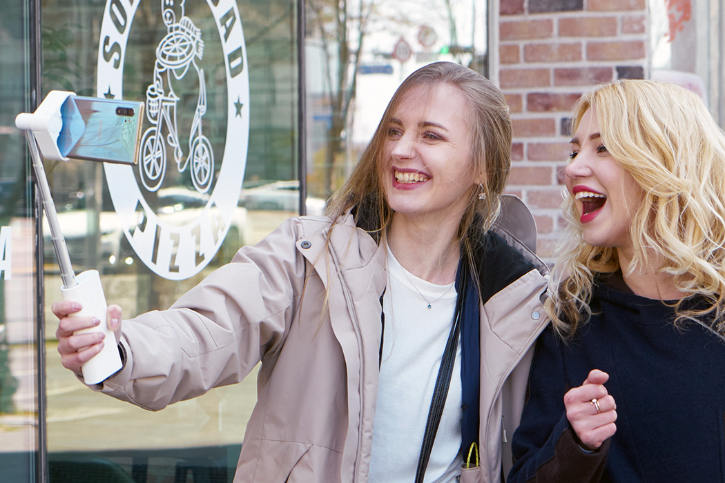 ELFI LUMI，selfie stick，science and technology，fold，