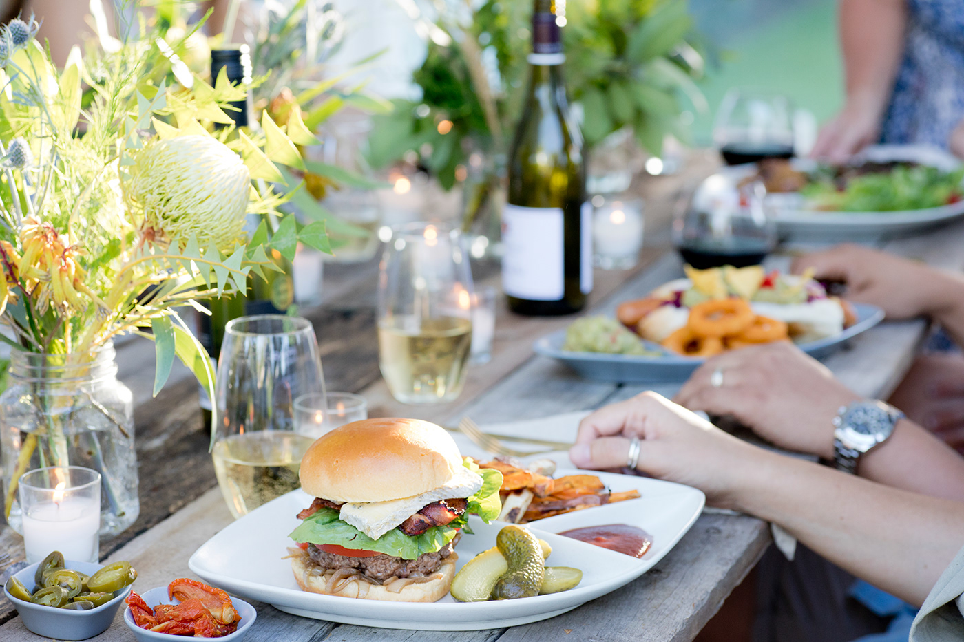 outdoors，Tableware，food，