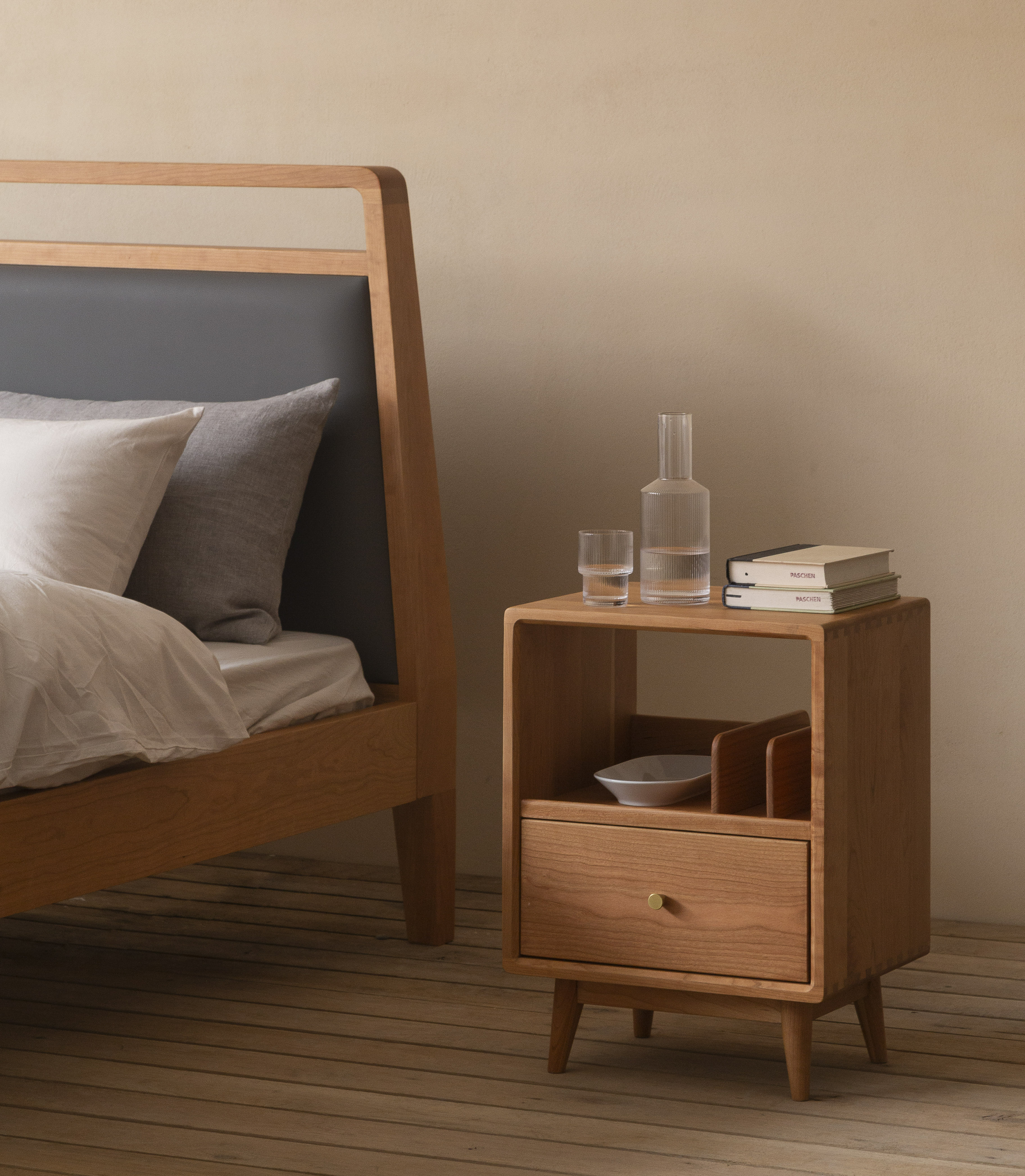 Furniture designer Ren Mengying，