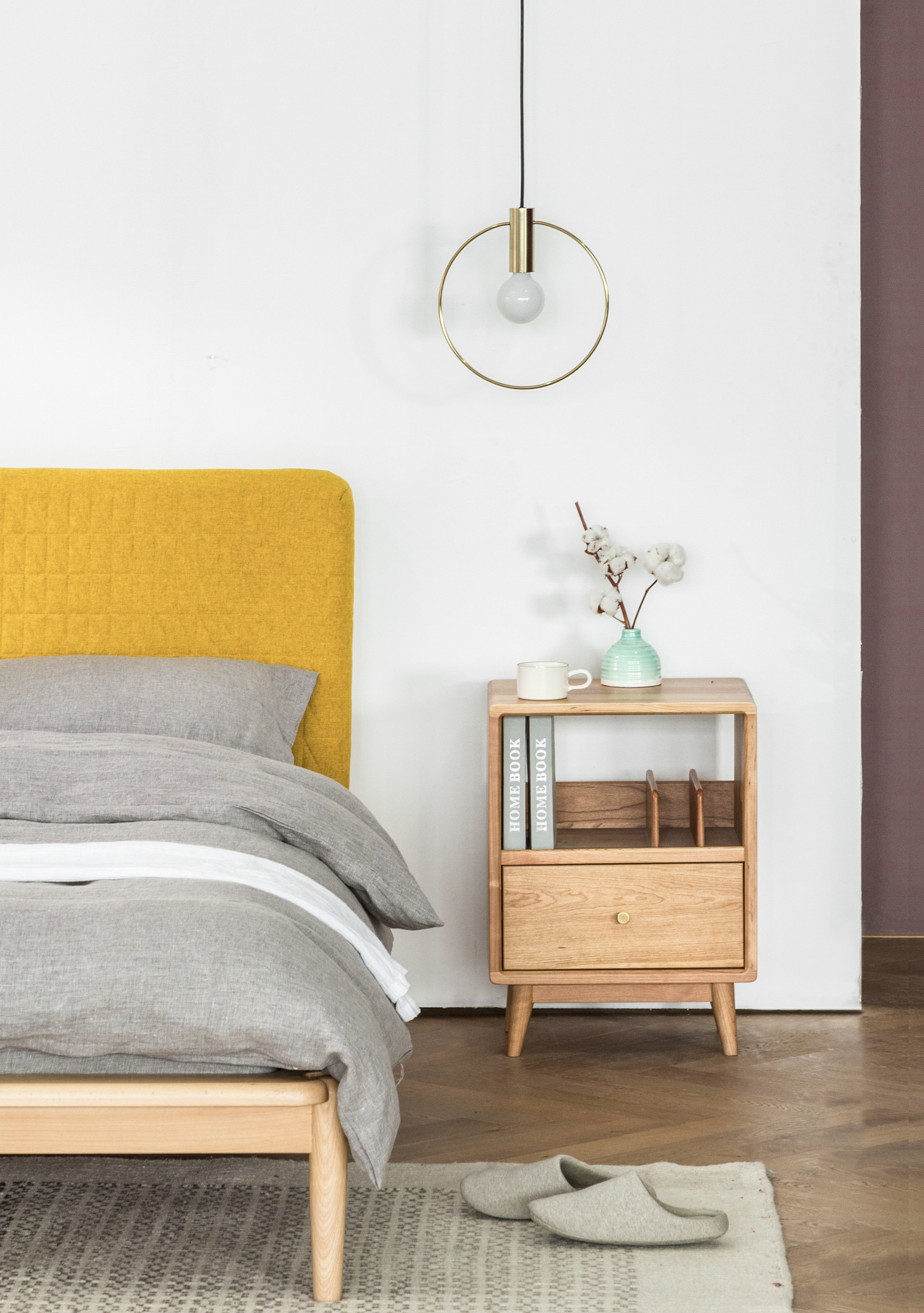 Furniture designer Ren Mengying，