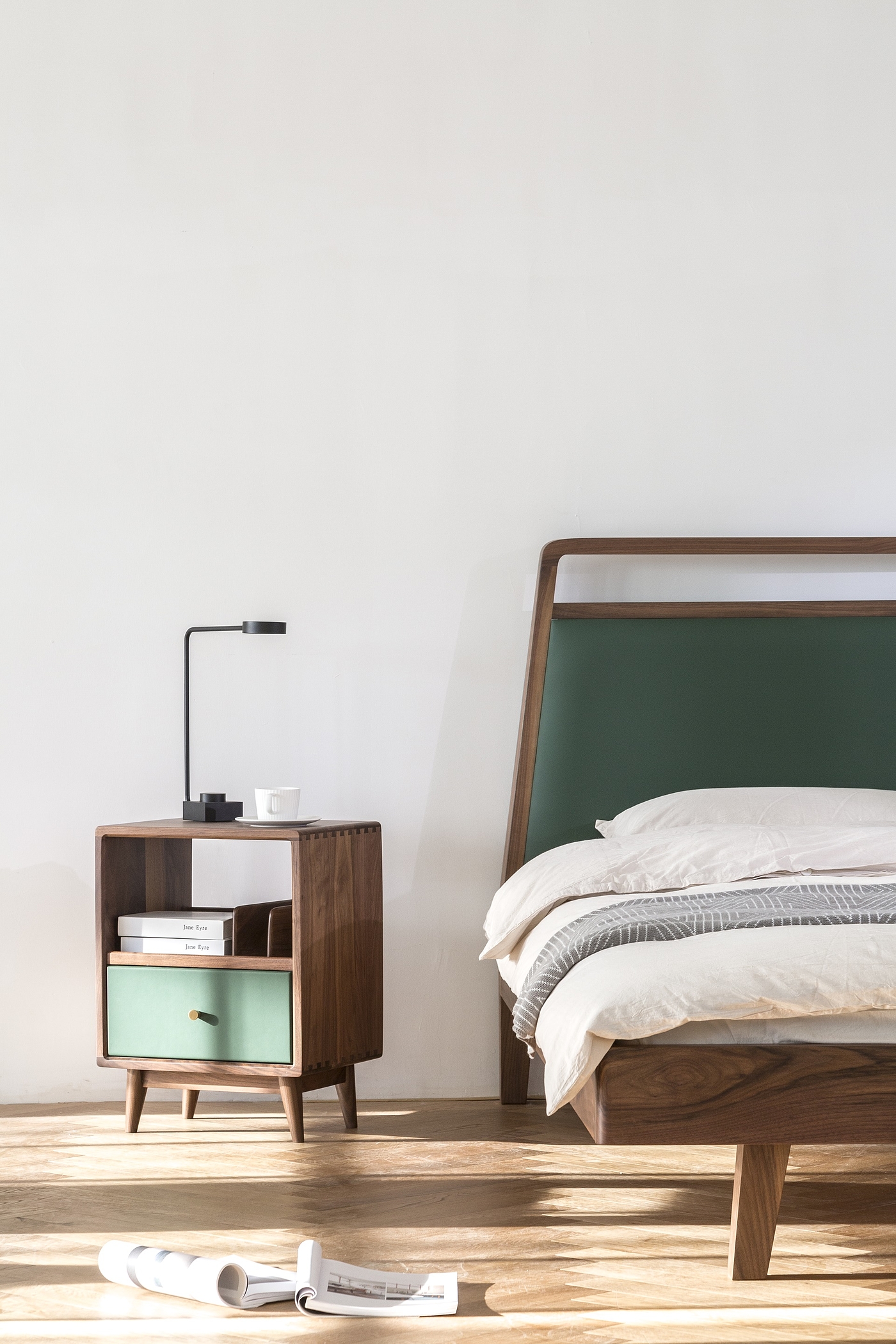 Furniture designer Ren Mengying，