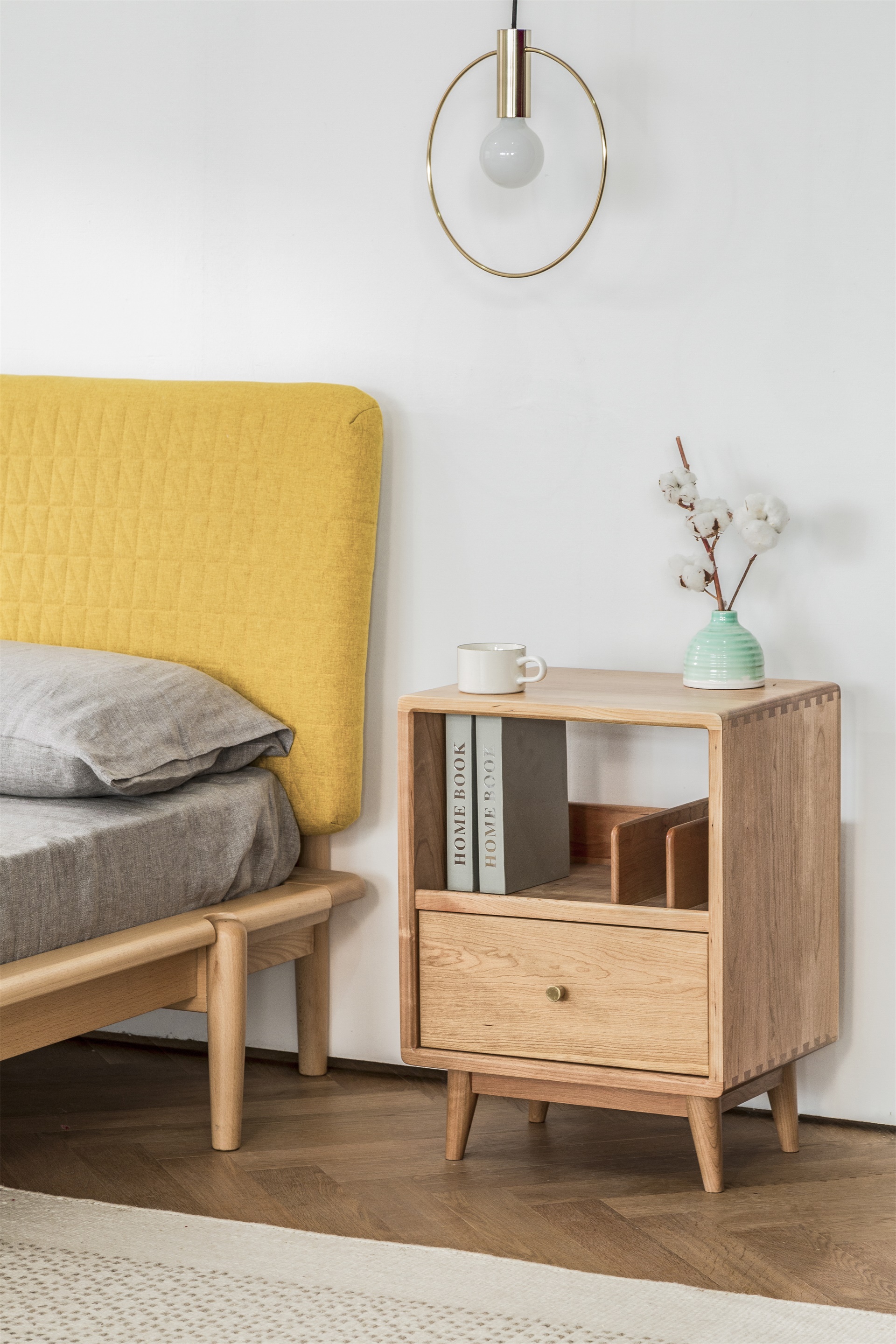 Furniture designer Ren Mengying，