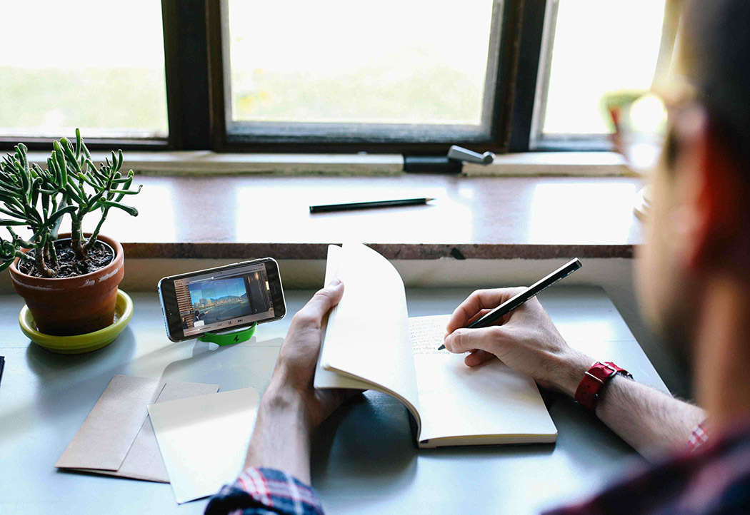 product design，story，Mobile phone bracket，convenient，Simplicity，