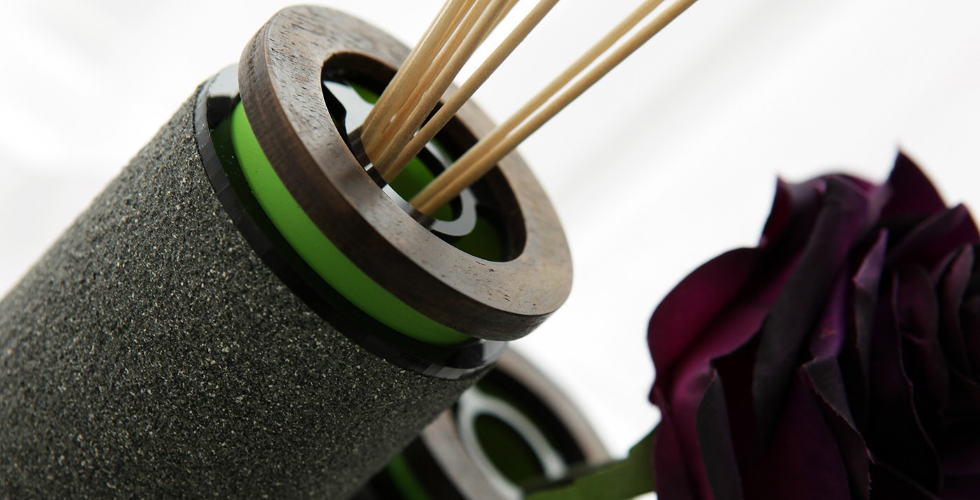 Mole，vase，magnetic force，