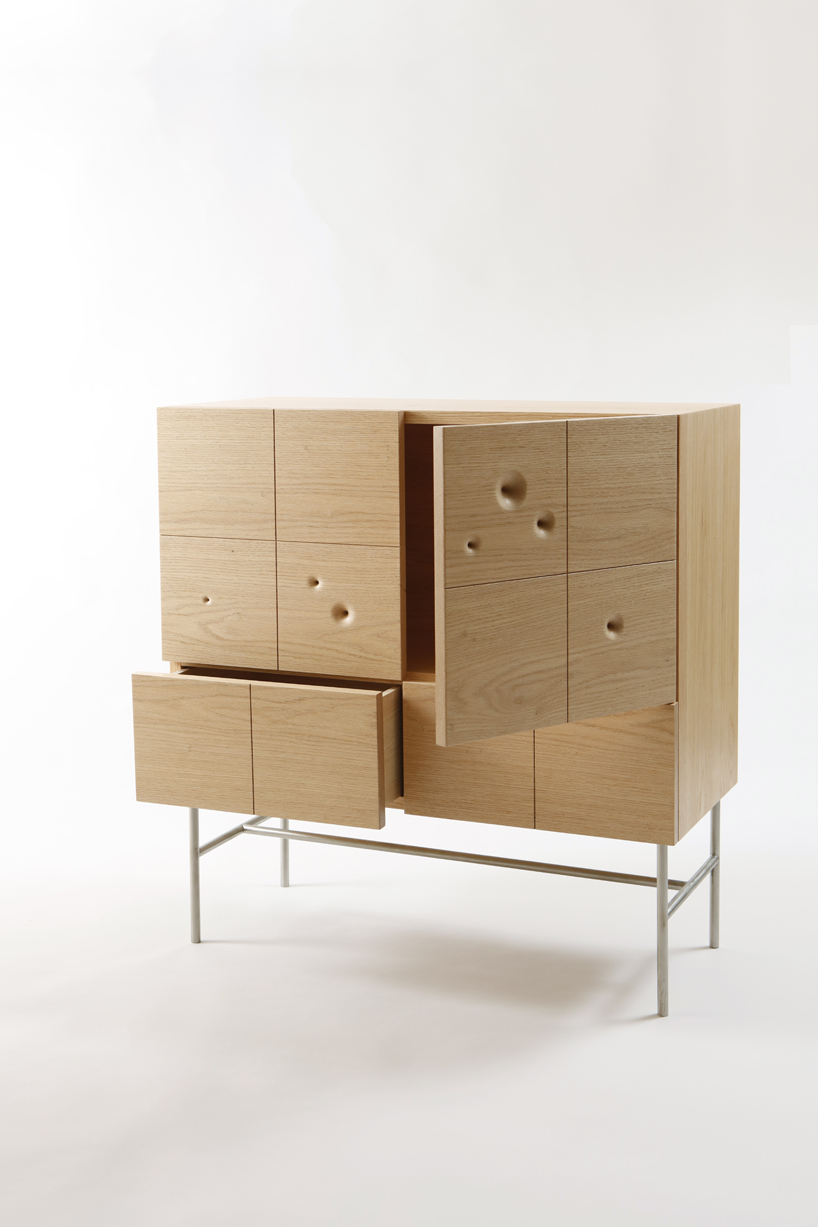 chair，drawer，plate，wooden ，Wormhole，