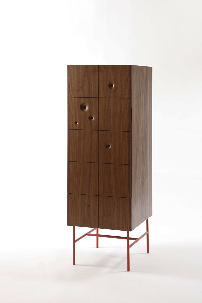 chair，drawer，plate，wooden ，Wormhole，