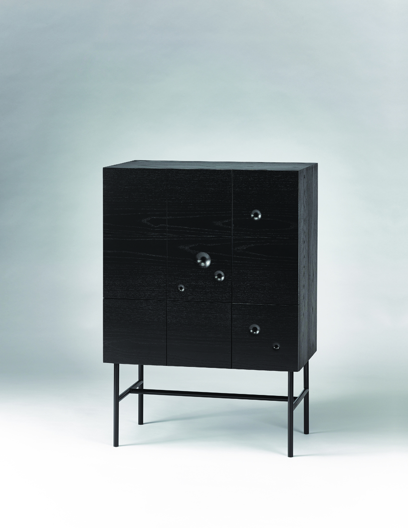 chair，drawer，plate，wooden ，Wormhole，