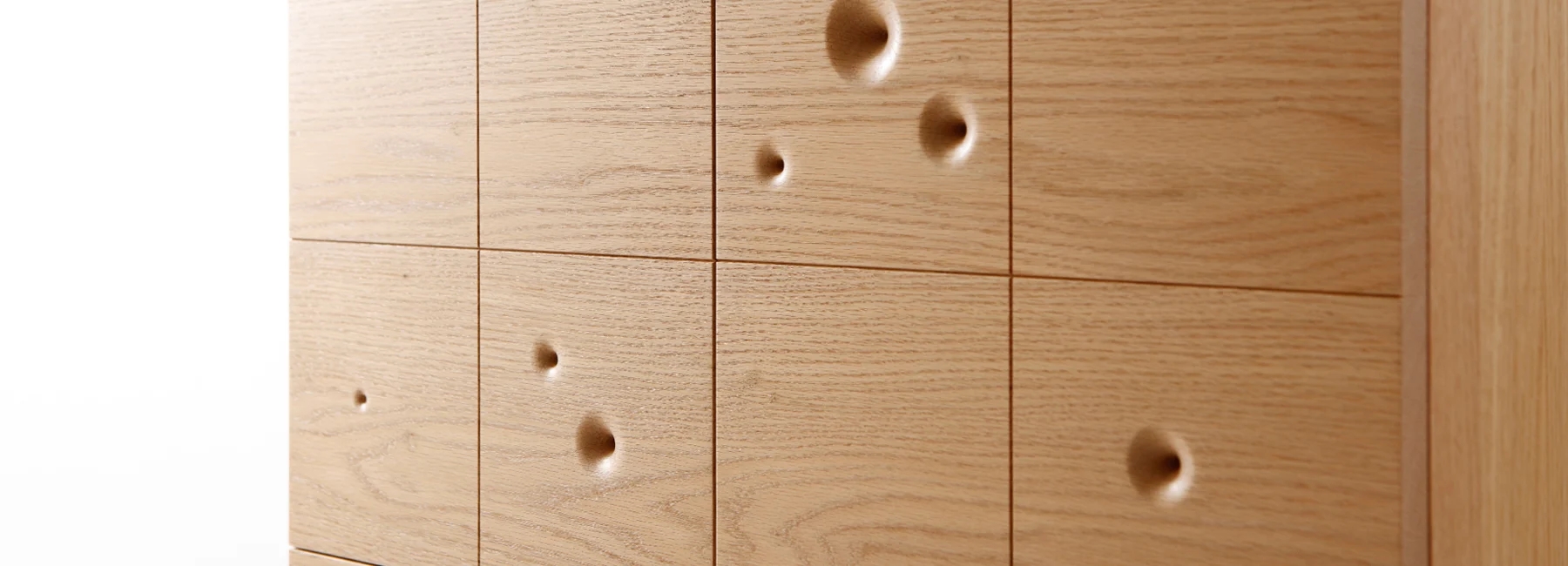 chair，drawer，plate，wooden ，Wormhole，