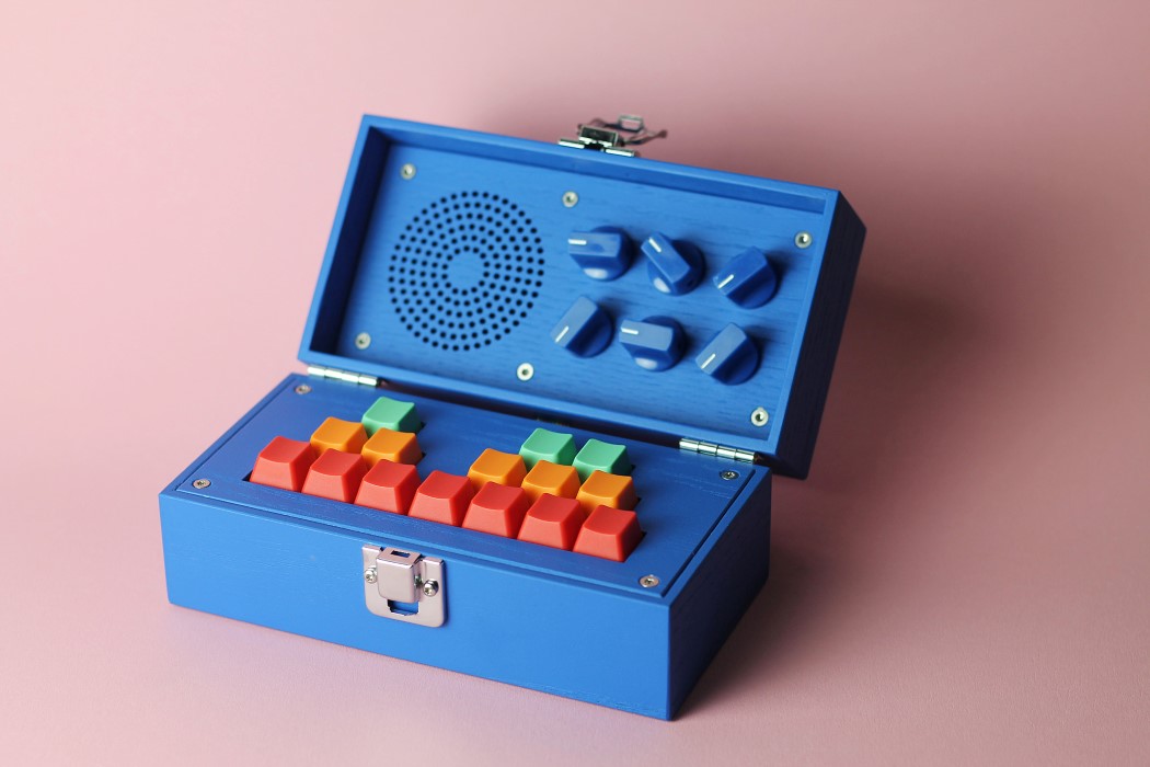 music，Synthesizer，wooden ，Multicolor，Small，