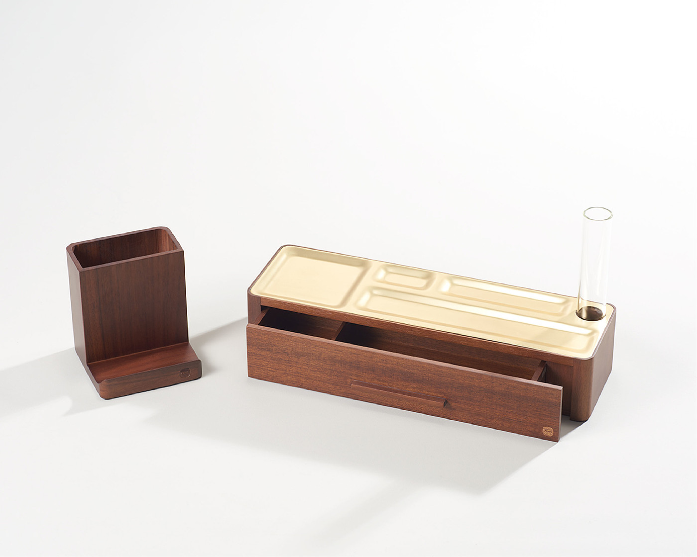 Original cultural and creative design，Desktop fashion storage ornaments，Cultural and creative products，Life aesthetics，Black walnut brass，