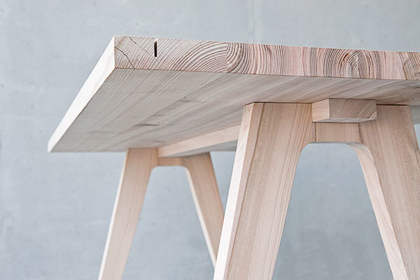 desk，product design，Simplicity，woodiness，