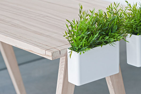 desk，product design，Simplicity，woodiness，