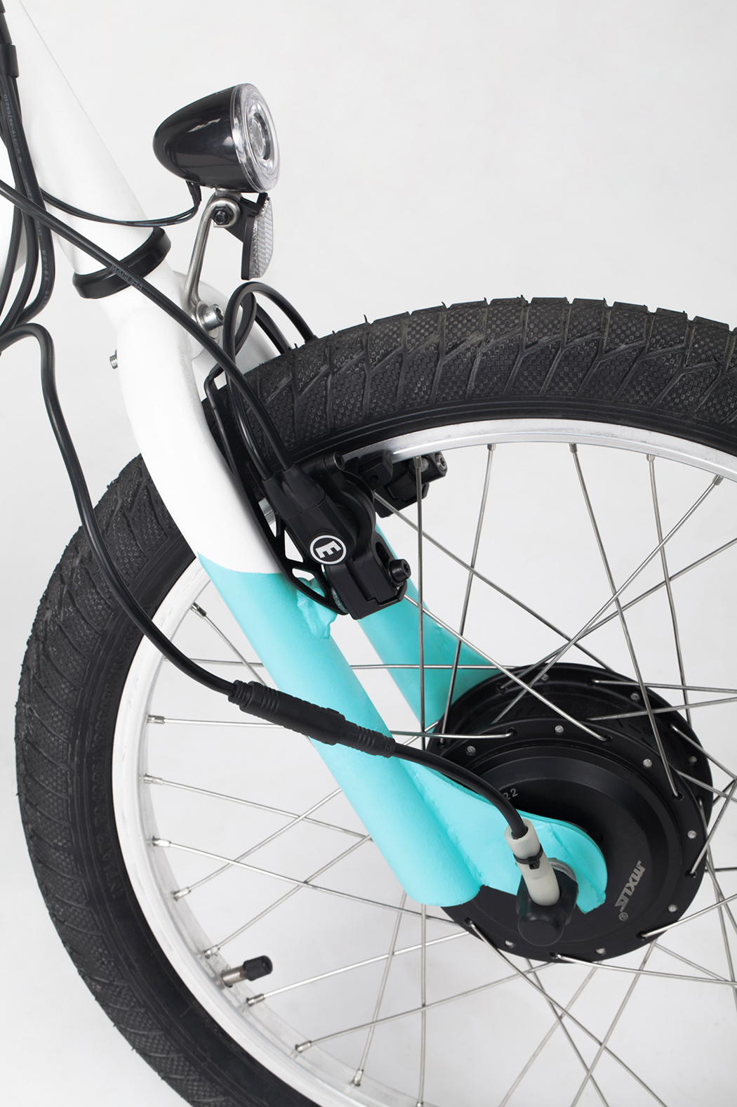 Spinal cord injury，Restore strength，Electric transmission，Riding a tricycle，Electric pedal bracket for riding pedal，