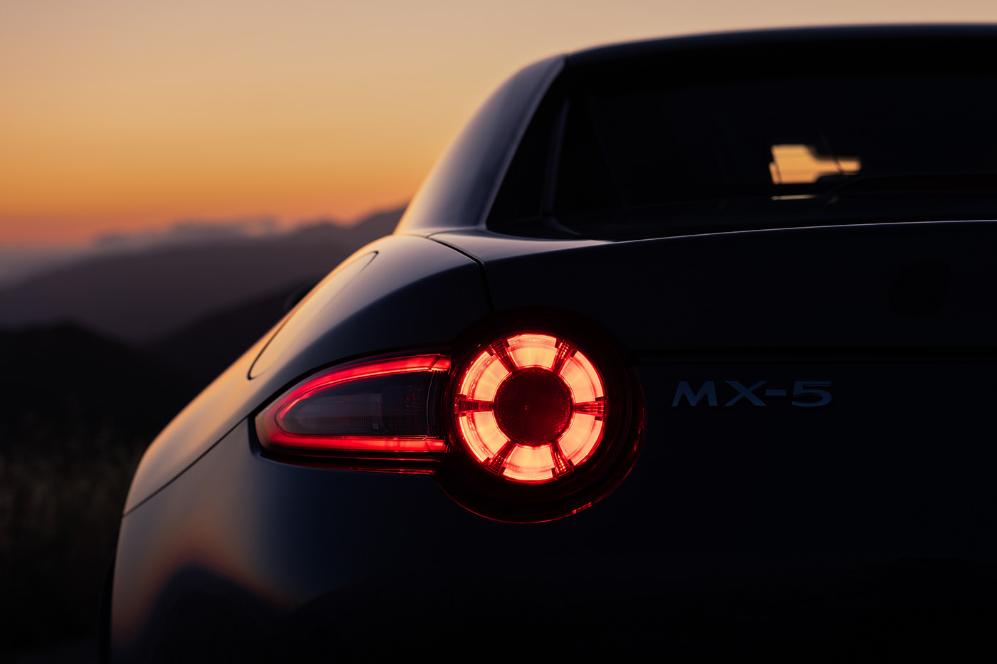 automobile，Night view，Miata，