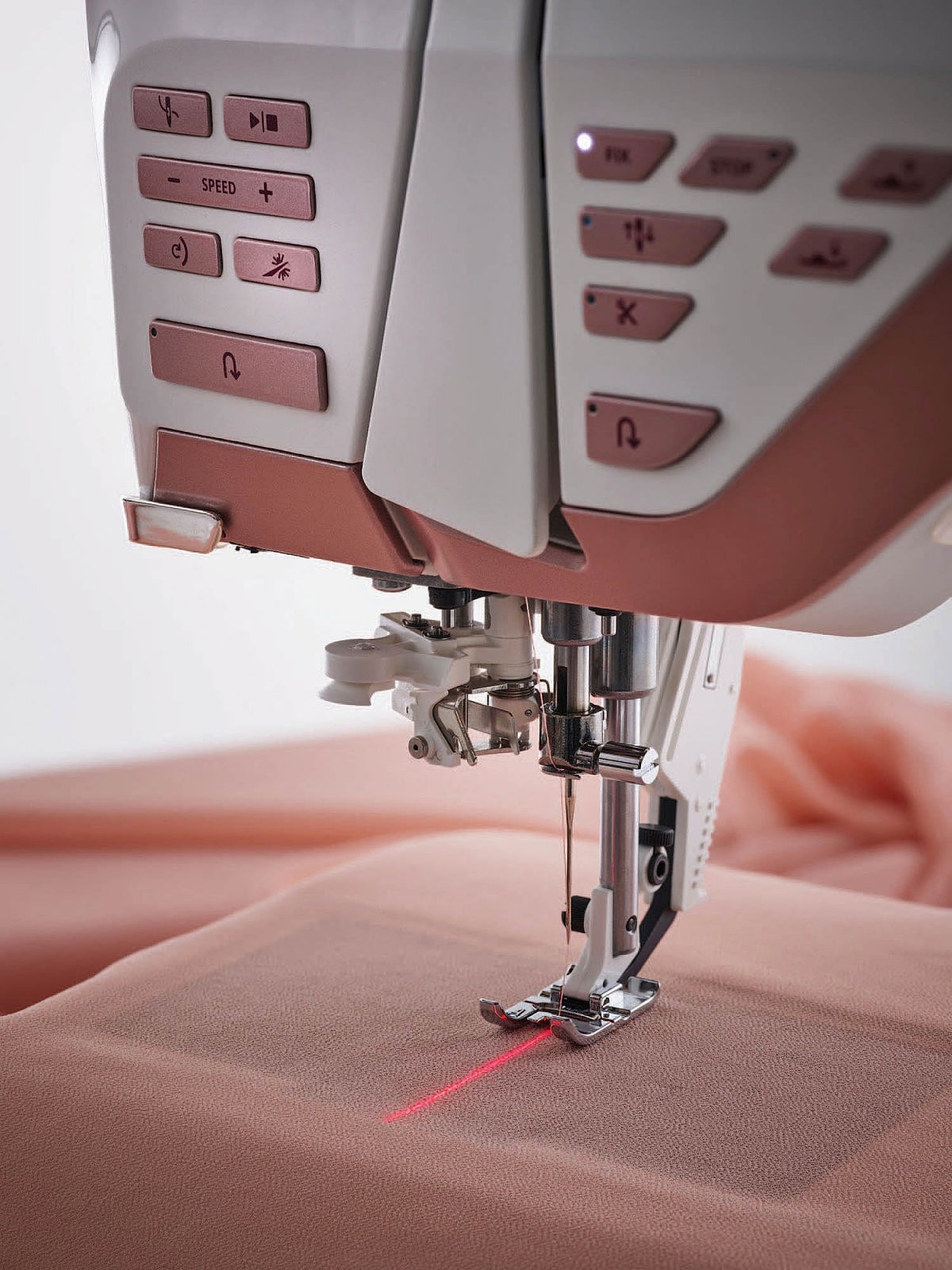 Sewing machine，intelligence，Pink white，innovate，2020 red dot product design award，