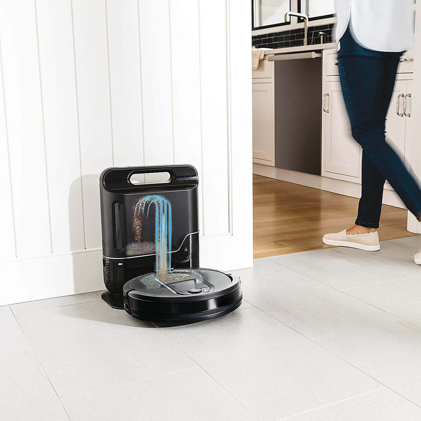 2020 red dot product design award，intelligence，Sweeping robot，black，Simplicity，