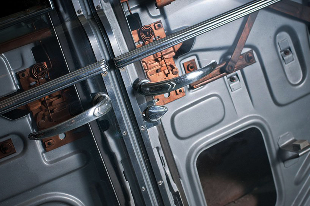 automobile，Fully transparent，classical，Aesthetic feeling，