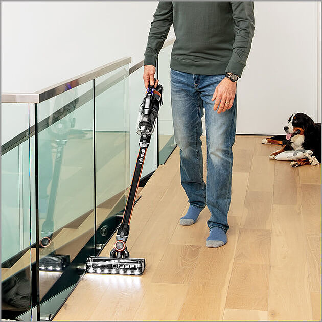 2020 red dot product design award，Cordless vacuum cleaner，Black gold，Portable design，